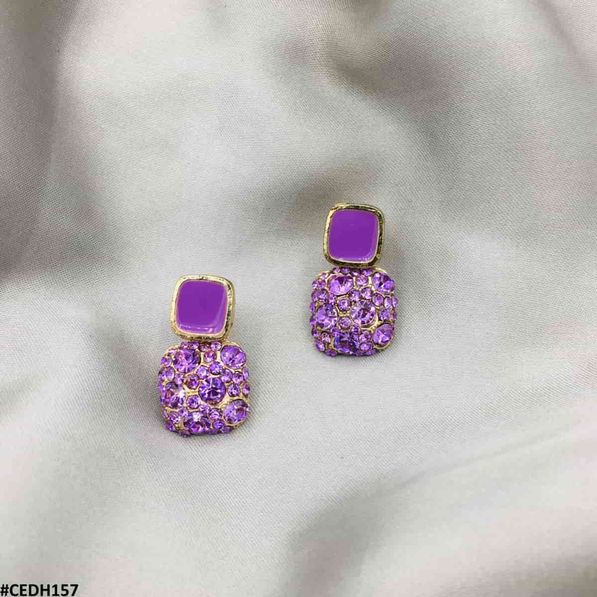 Traditional Teardrop Ear Earrings Pair